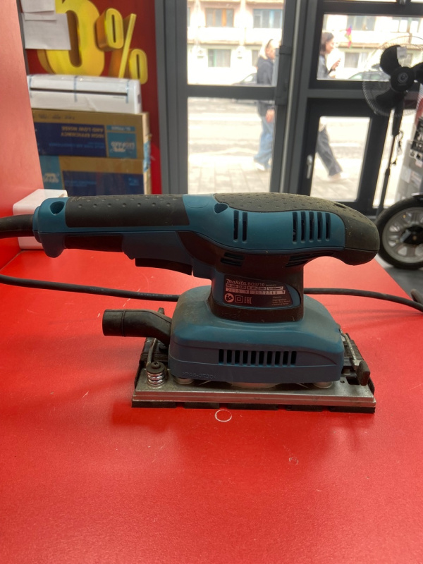 Шлифмашинка Makita BO3710