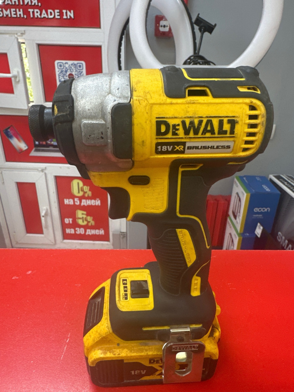 Гайковерт Dewalt DCF887
