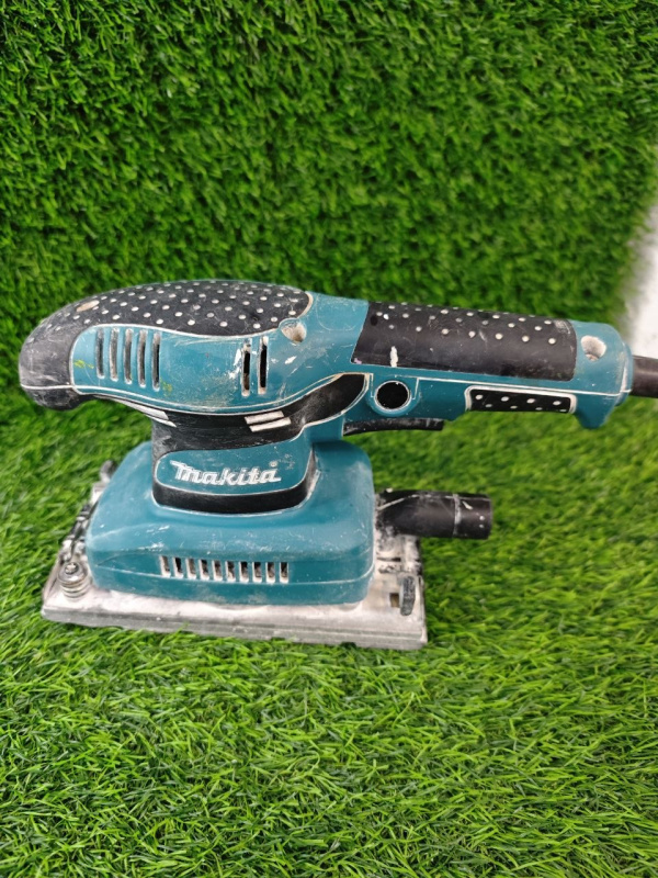Шлифмашинка Makita BO3710