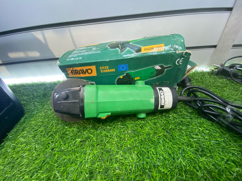 Шлифмашинка Bravo вшн-700