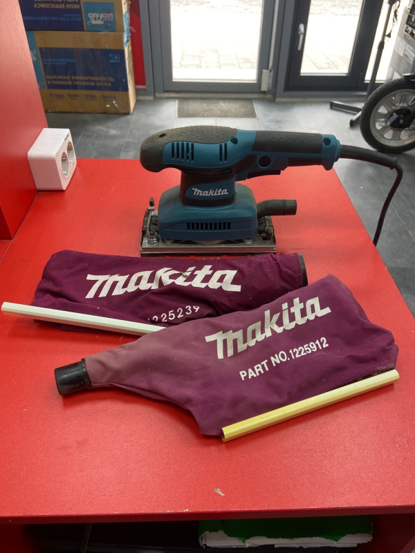 Шлифмашинка Makita BO3710