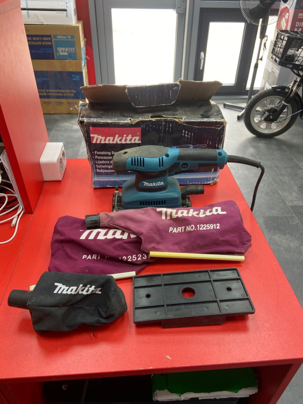 Шлифмашинка Makita BO3710