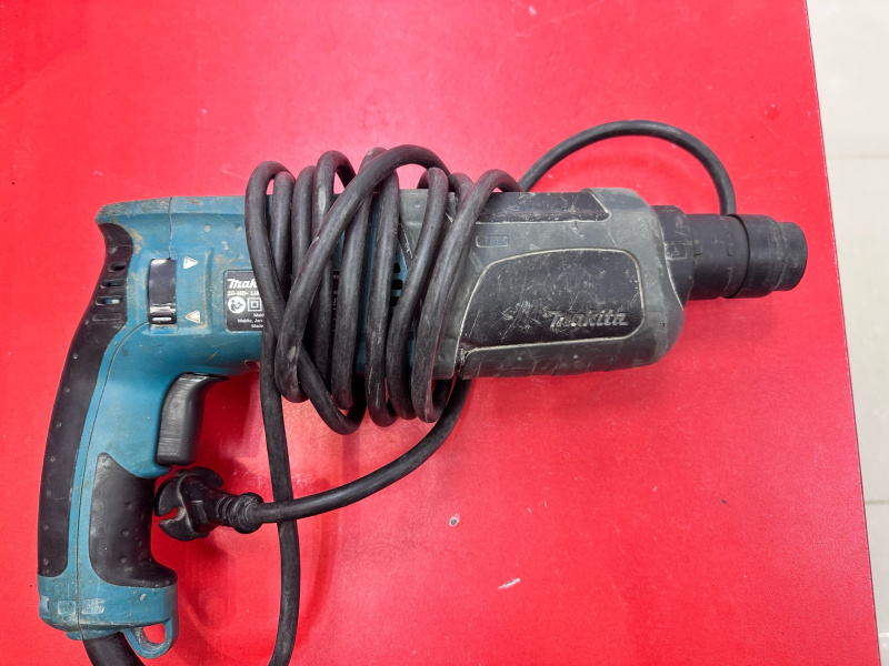 Перфоратор Makita hr2470