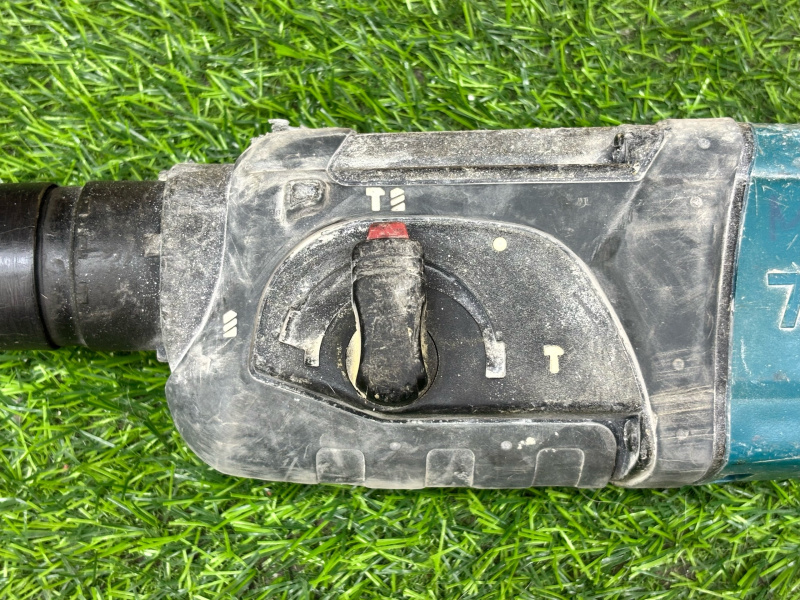 Перфоратор Makita HR2470