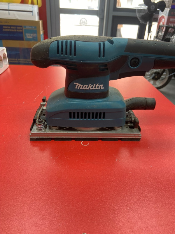 Шлифмашинка Makita BO3710
